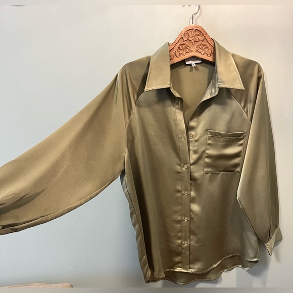 Super-soft Silk button up shirt - Picture 2 of 7